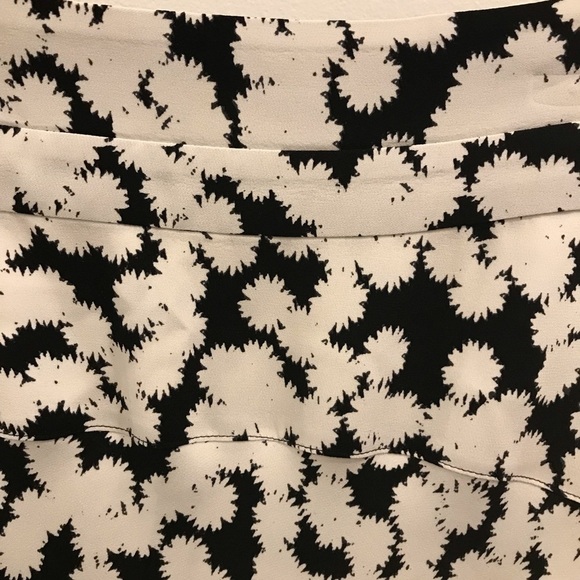 A.L.C. Corso Skirt 6 Silk Flowers Black White Floral high low long blooms - Picture 6 of 13